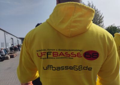 Motorradfahrer lernen im Sicherheitstraining wichtige Reaktionen auf kritische Verkehrslagen.